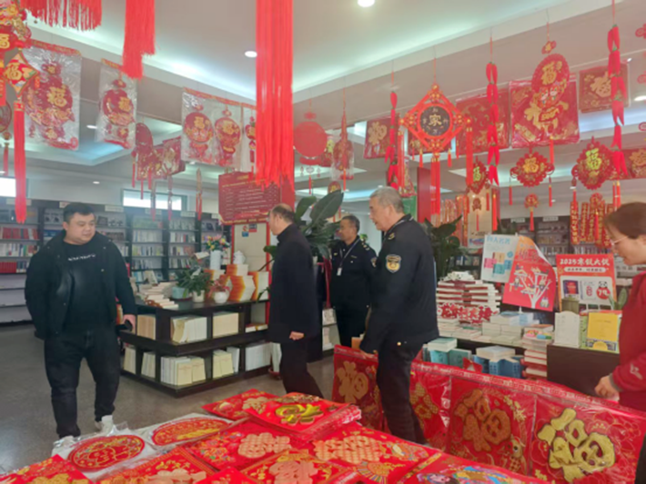 遂平縣開展2025年春節(jié)期間印刷發(fā)行行業(yè)“掃黃打非”和安全生產(chǎn)檢查353.png