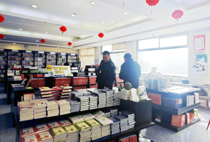 遂平縣開展兩會期間出版物市場專項整治行動253.png