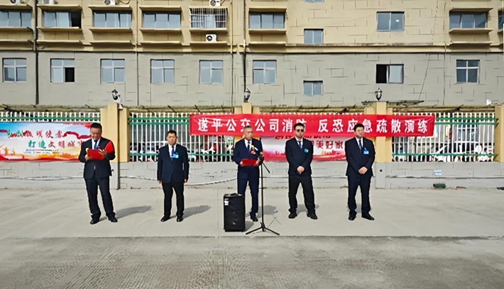 遂平公交開展消防反恐應(yīng)急疏散演練374.png