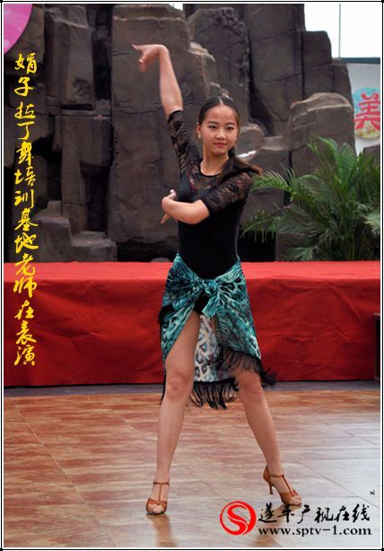 娟子拉丁舞培訓基地舉辦暑期匯報演出