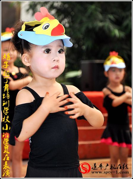 娟子拉丁舞培訓基地舉辦暑期匯報演出