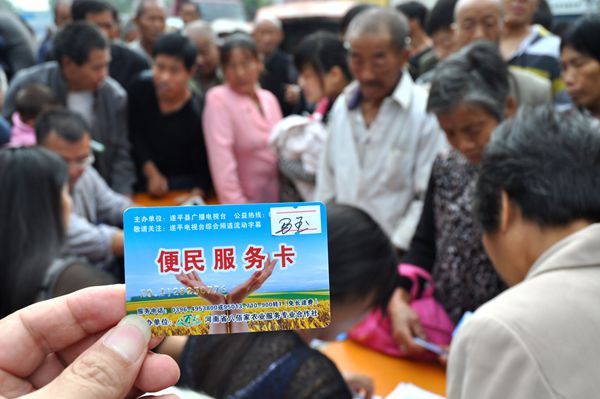 實(shí)施農(nóng)資公益助農(nóng) 惠及當(dāng)?shù)剞r(nóng)民群眾