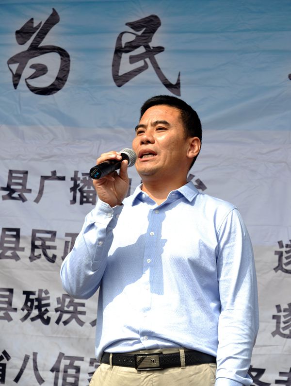 實(shí)施農(nóng)資公益助農(nóng) 惠及當(dāng)?shù)剞r(nóng)民群眾