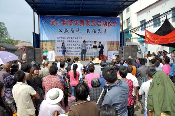 實(shí)施農(nóng)資公益助農(nóng) 惠及當(dāng)?shù)剞r(nóng)民群眾