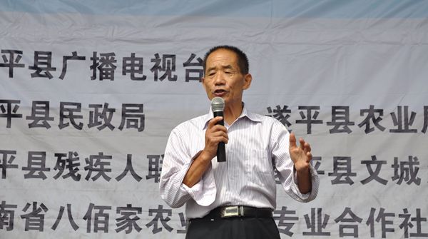 實(shí)施農(nóng)資公益助農(nóng) 惠及當(dāng)?shù)剞r(nóng)民群眾