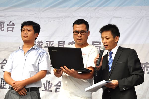 實(shí)施農(nóng)資公益助農(nóng) 惠及當(dāng)?shù)剞r(nóng)民群眾