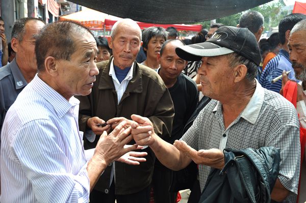 實(shí)施農(nóng)資公益助農(nóng) 惠及當(dāng)?shù)剞r(nóng)民群眾