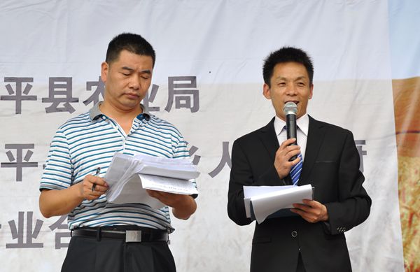 實(shí)施農(nóng)資公益助農(nóng) 惠及當(dāng)?shù)剞r(nóng)民群眾