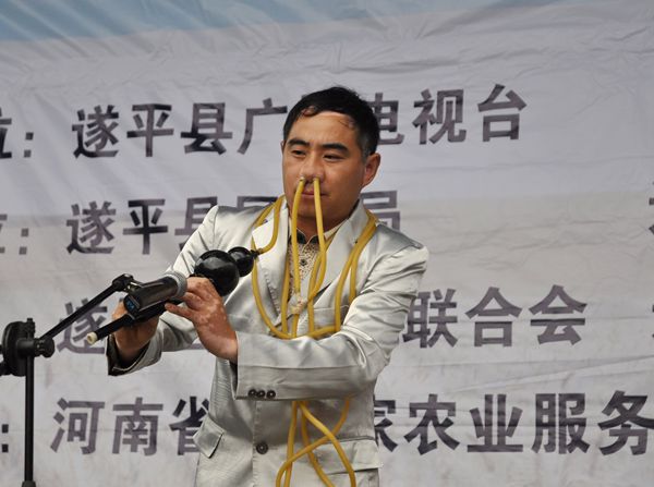 實(shí)施農(nóng)資公益助農(nóng) 惠及當(dāng)?shù)剞r(nóng)民群眾