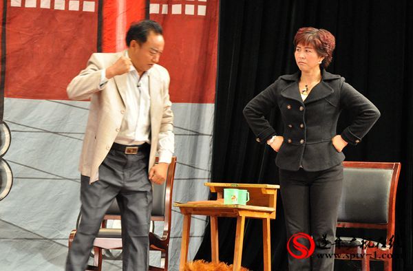 現代戲《打碗記》在我縣公演