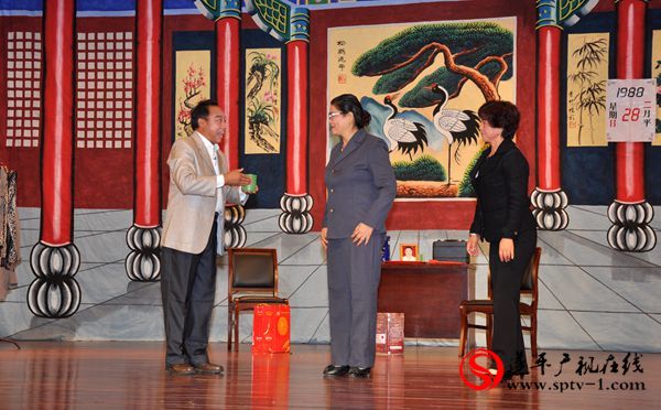 現代戲《打碗記》在我縣公演