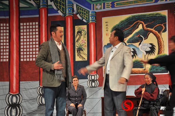 現代戲《打碗記》在我縣公演