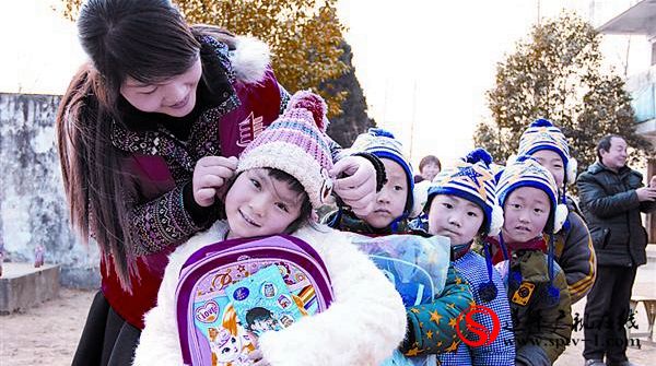 鄉村孩子感受濃濃關愛