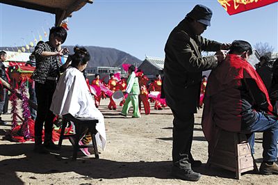 二月二，龍抬頭   扎堆理發 討“彩頭”