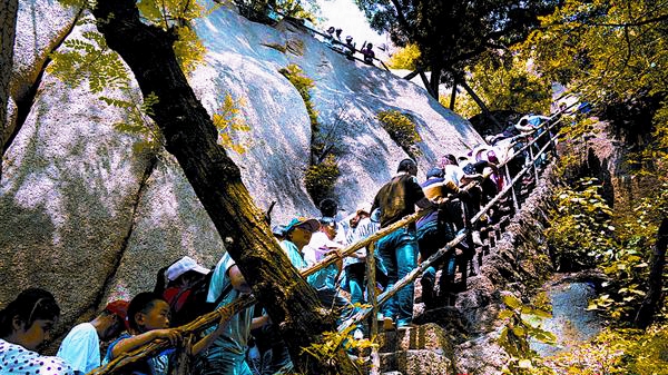 嵖岈山景區：五一小長假 再創游客高峰