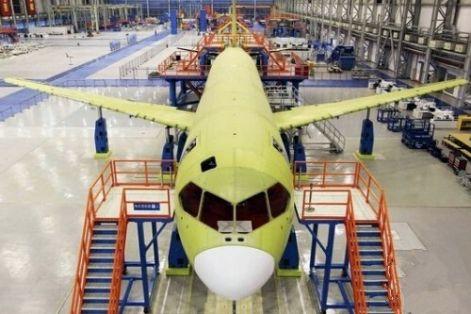 首架?chē)?guó)產(chǎn)大飛機(jī)C919機(jī)體對(duì)接完成 正裝“大腦”
