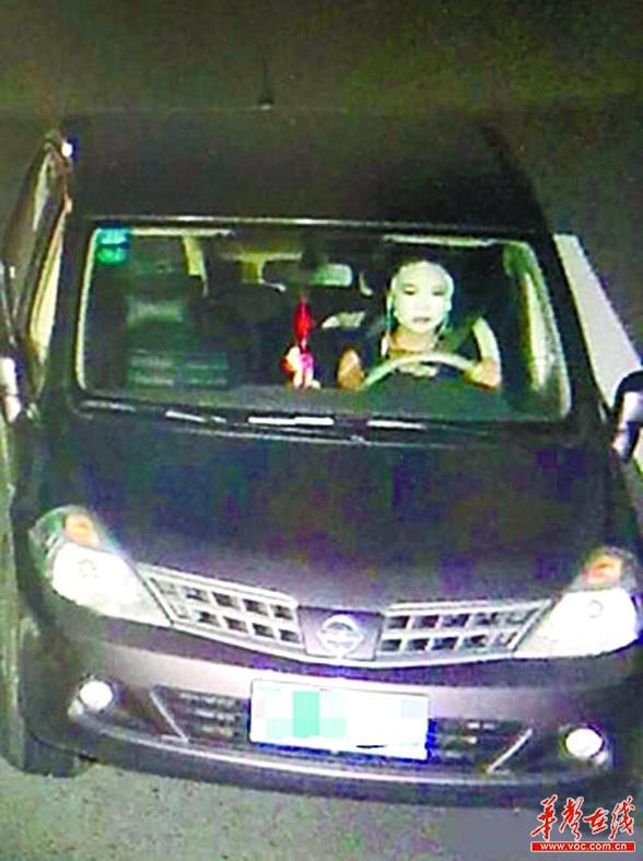 美女高速公路上開夜車敷面膜 嚇壞交警